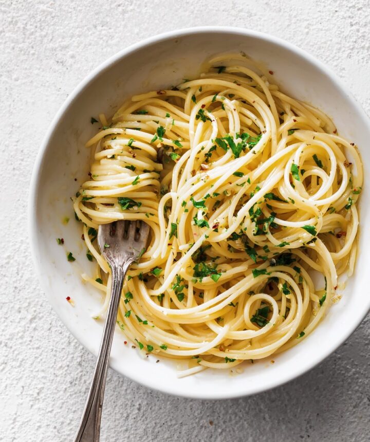 Aglio e Olio: Insanely Quick Recipe in 15 Minutes